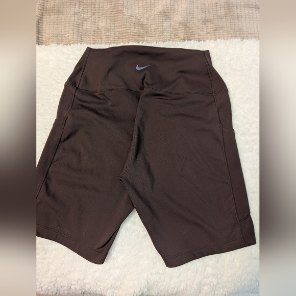 Nike Women's Dark Brown Tank Top And Biker Shorts Size Small - Picture 5 of 9